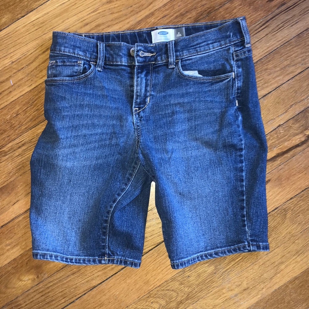 🌸Old Navy Bermuda Styled Shorts🌸